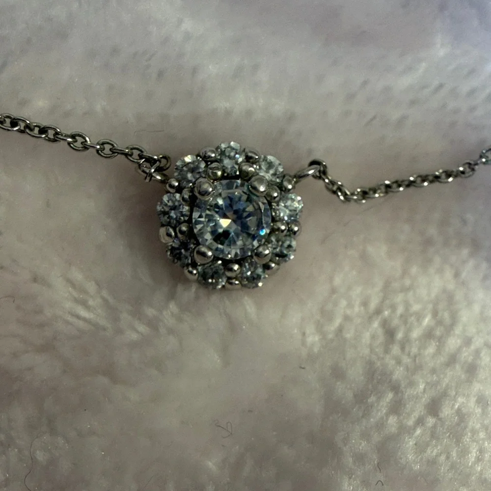 Dazzling Clear Crystal Cluster Silver Toned Pendant Necklace - Picture 7 of 9